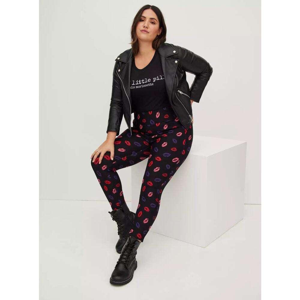 Torrid Pocket Pixie Skinny Studio Luxe Ponte High-Rise Pant Lips Graphic